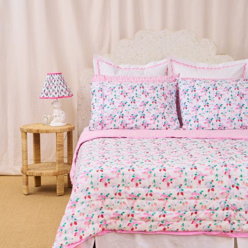 Strawberry Bows Quilt
