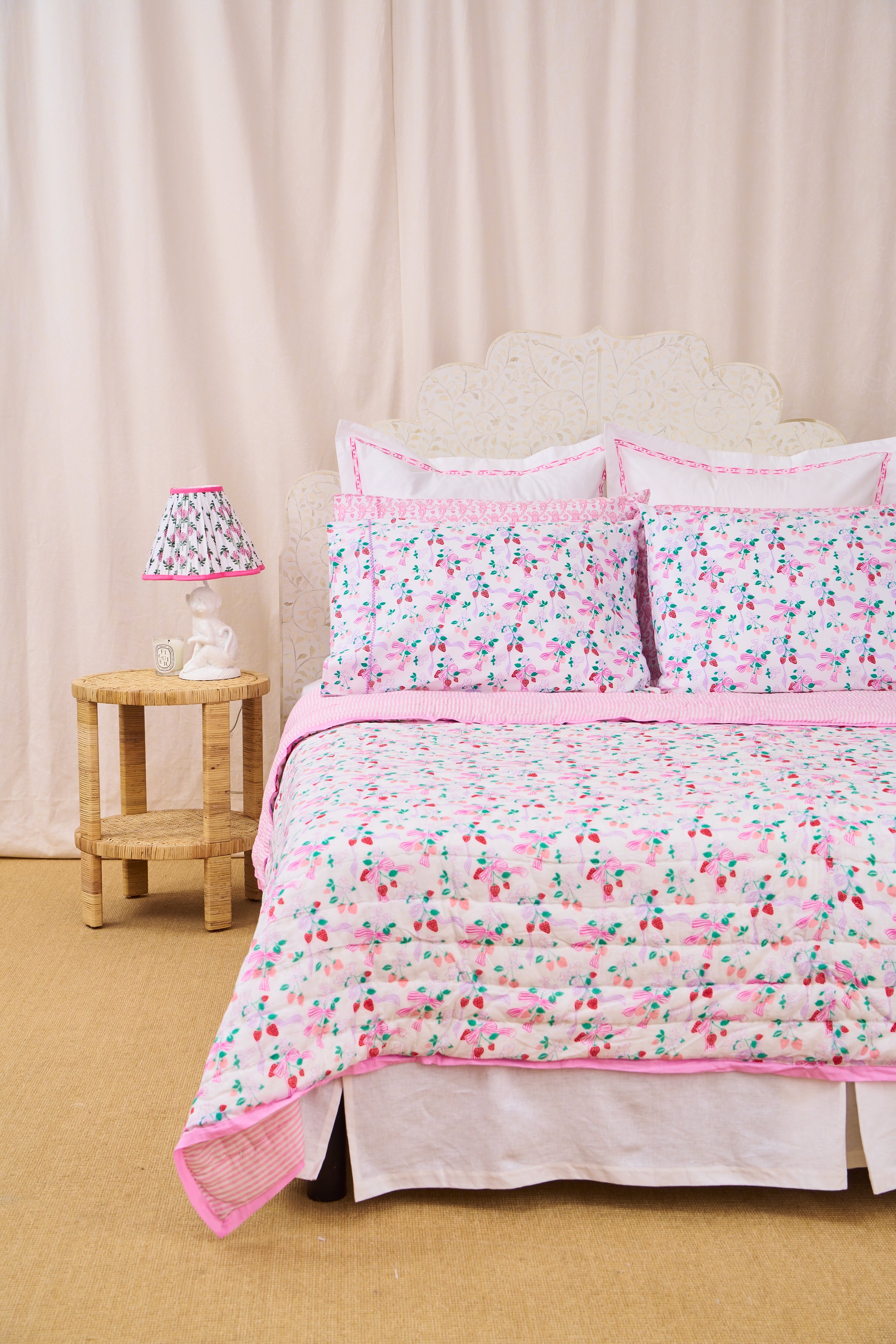 Strawberry Bows Quilt